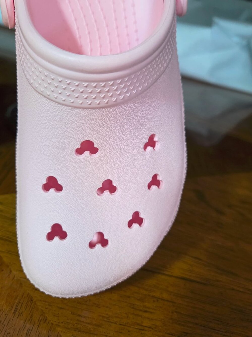Crocs Classic Clog Disney Parks Soft Pink Size W/7 M/5 - Picture 2 of 10